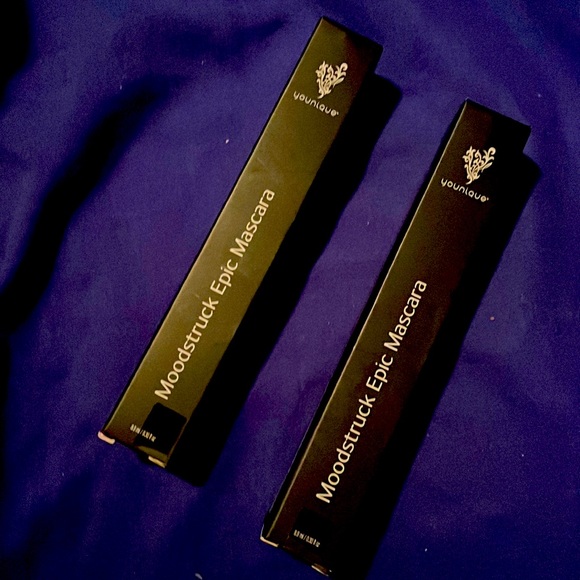 Younique classic black mascara - Picture 1 of 3